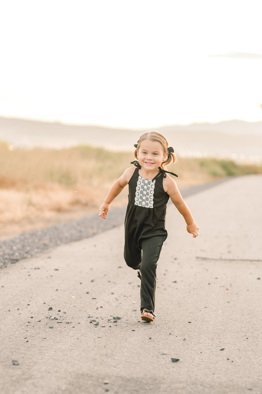 Cute little girl running down the trail. Best Utah Extended family photographer, Flying Gull Photography