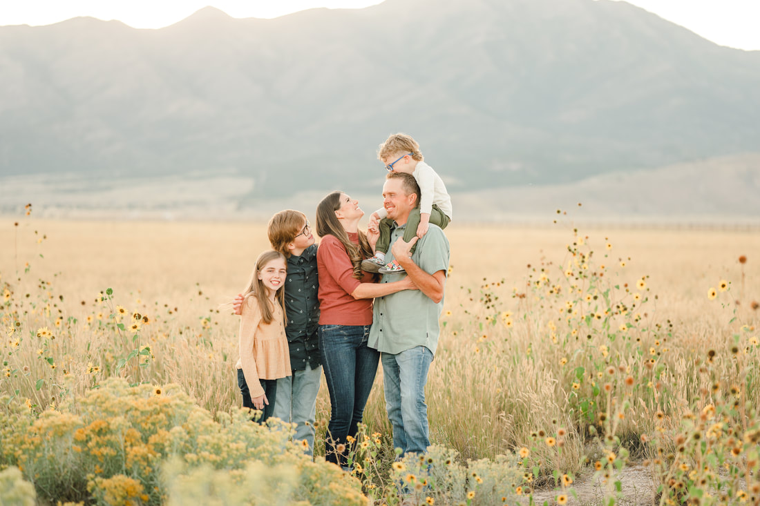 Utah fall family photo in sunflower field in Eagle Mountain