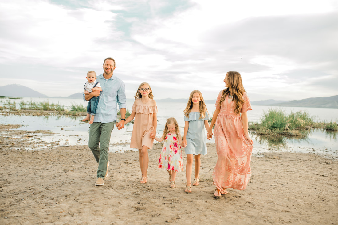 Beachy family portraits in Vineyard, Utah
