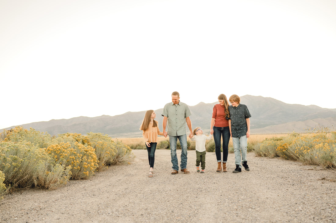 Fall family photos in Eagle Mountain, Utah