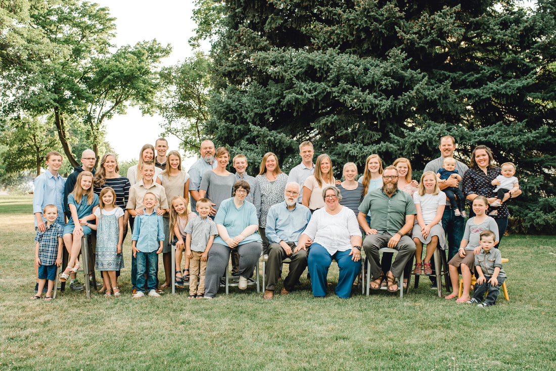 Extended family photographer in American Fork, Flying Gull Photography, photo of large family in American Fork park