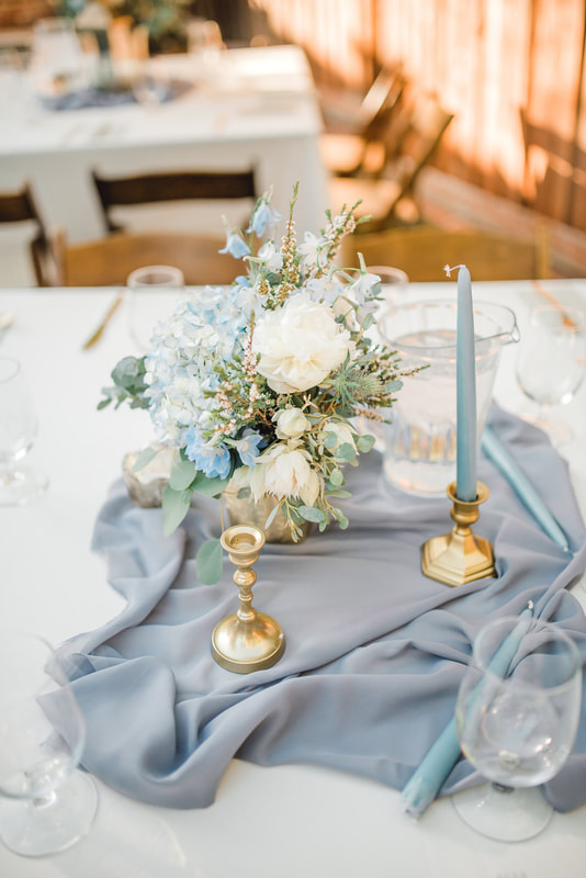 Baby blue and gold elegant wedding tablescape