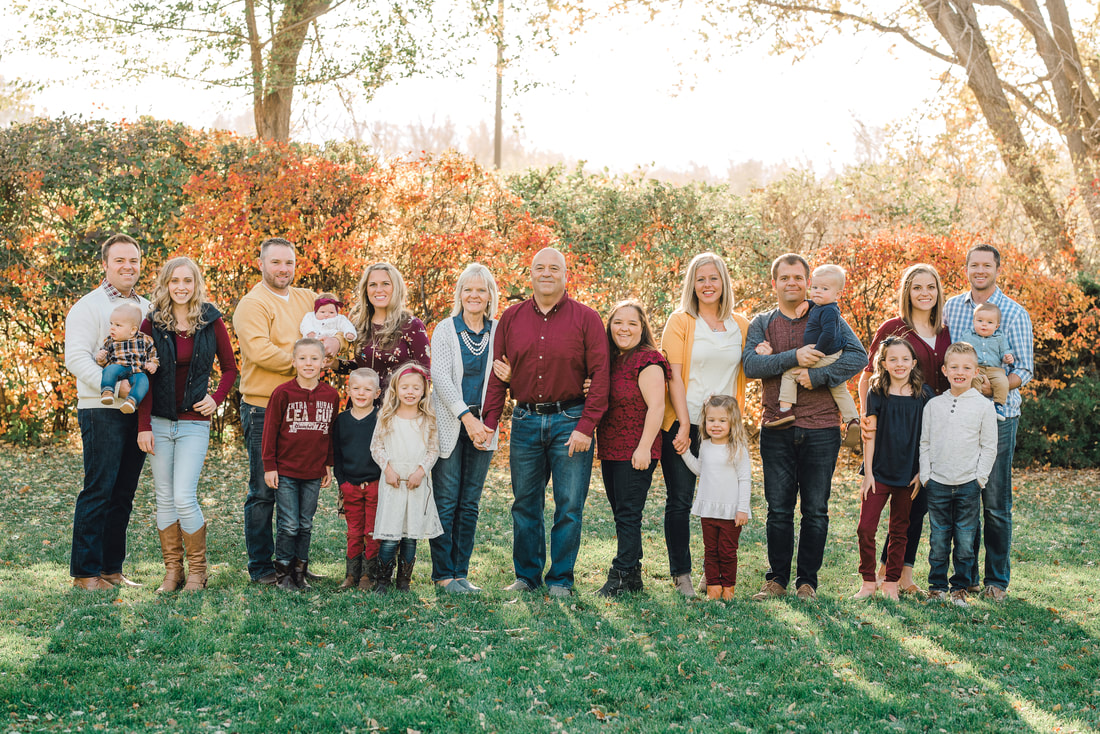 Extended family, 3-generation photo at a park in utah at fall