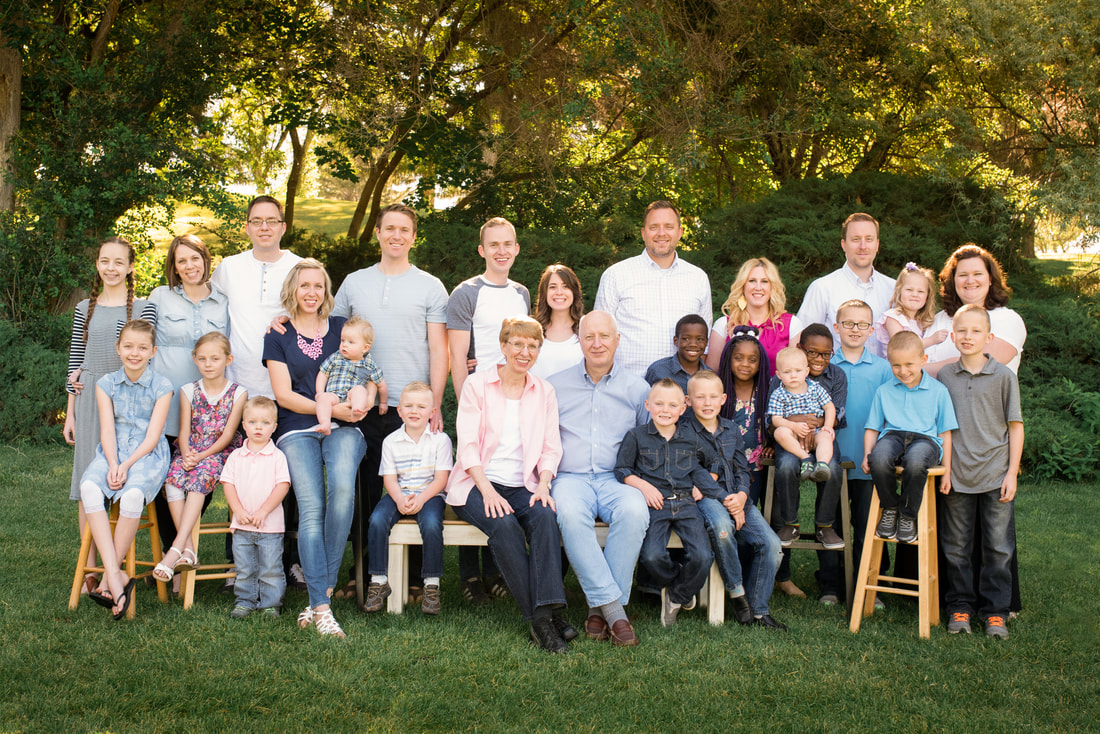 Extended family portrait session in American Fork, Utah Park