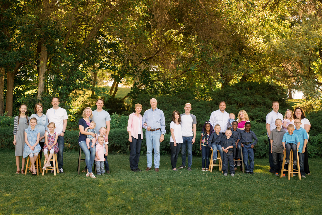 Extended family portrait session in American Fork, Utah Park