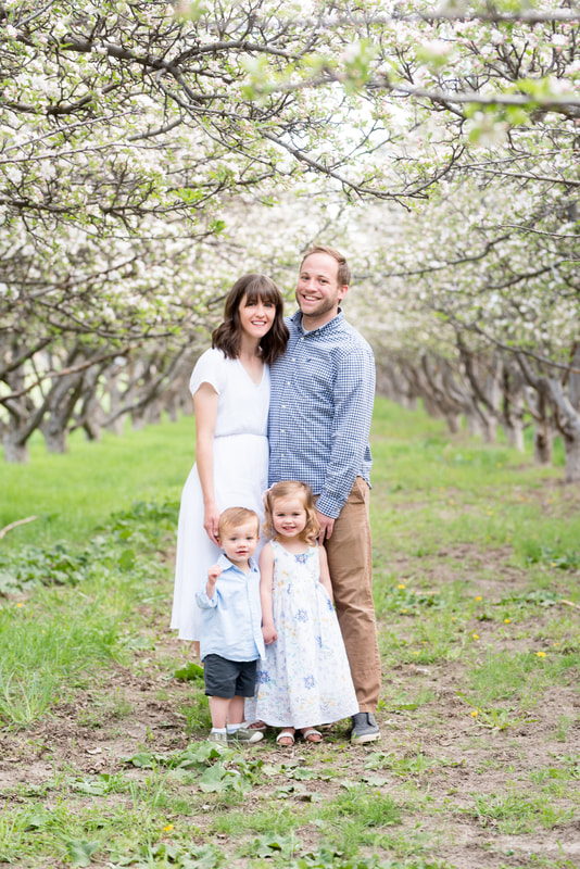 Family portrait by Flying Gull Photography in Utah apple orchard