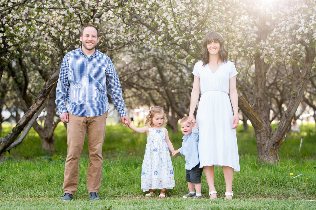 Flying Gull Photography family portrait in Provo apple orchard
