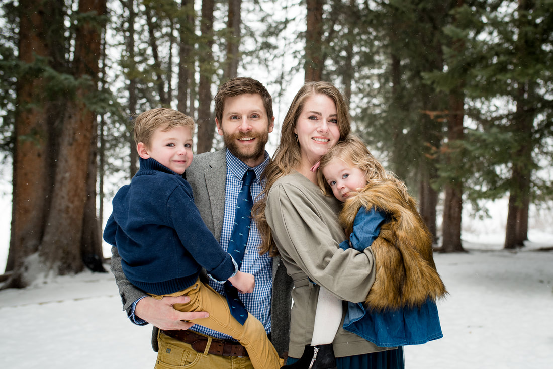 Family photo by Flying Gull Photography in Big Cottonwood Canyon Silver Lake